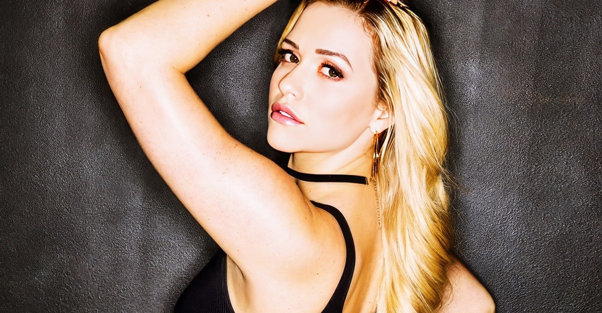 Mia Malkova: A Gift from Mr. M (Blacked, 2018) Blonde Hottest Booty