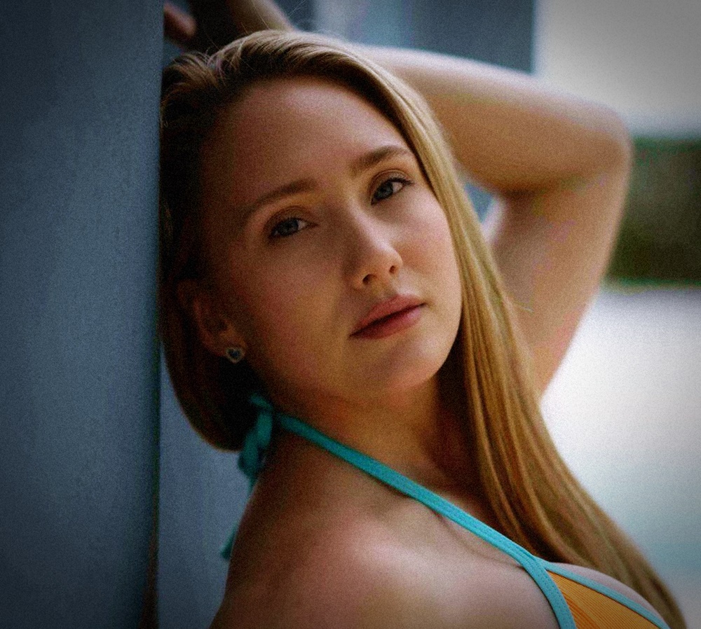 AJ Applegate at 34 Years Old: Erotic Centerfold Model Retired Pornstar (2024)