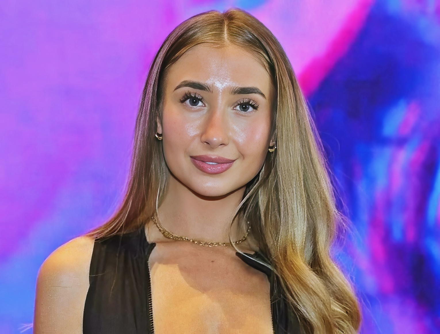 Lily Phillips at 23 Years Old: New Starlet Nubile Natural Slender Booty Blonde (2025) Profile Face Portrait