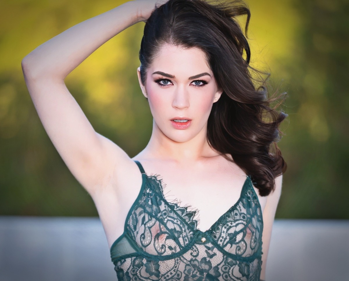 Evelyn Claire at 24 Years Old: Glamour, photoset (Girlsway, 2020) Delicate Nubile Brunette Princess Dark Green Lingerie Outdoor