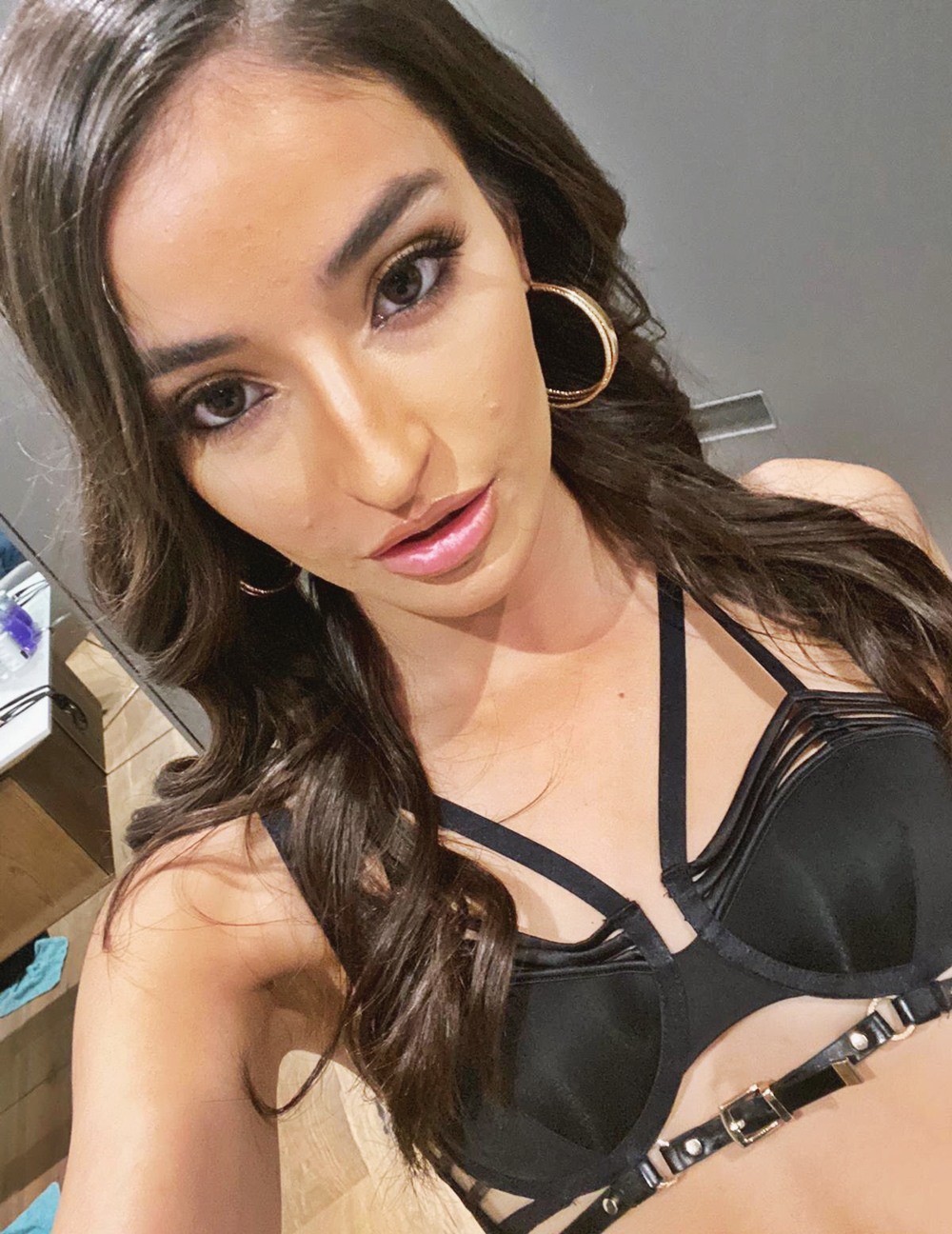 Emily Willis at 18/19 Years Old as Selfie Girl Amateur Porn Debut Petit Teenager Slender Argentina Latin Brunette Hall of Fame (2017-2018)