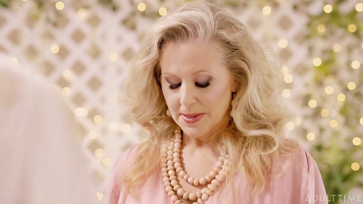 Julia Ann at 56 Years Old: Lesbian Seduction 1 (Girlsway, 2025) Super MILF Mature Legend Hall of Fame Blonde Bombshell and Carolina Sweets at 28 Years Old